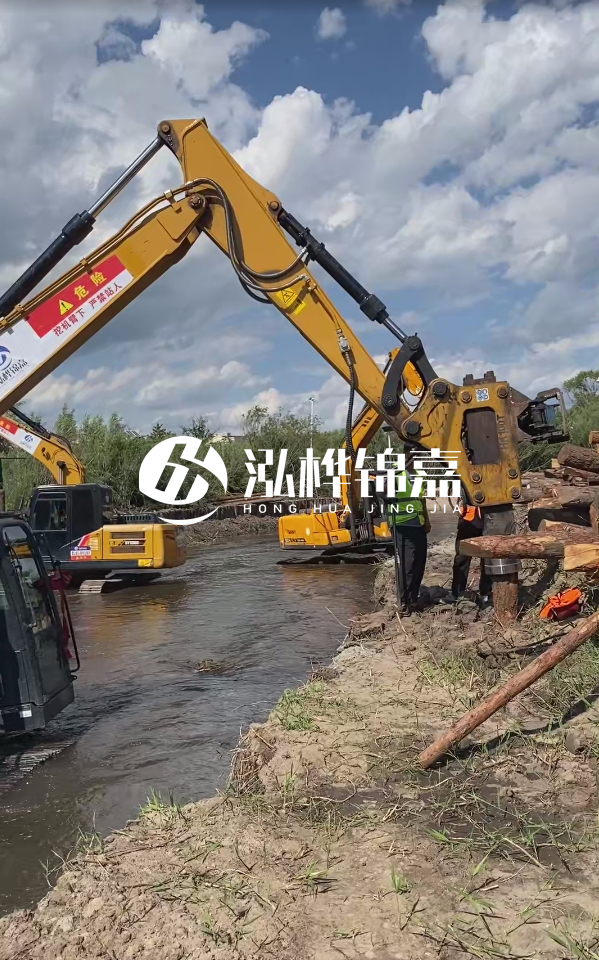 重慶打松木樁專業(yè)施工隊-4米松木桿小頭十公分多少錢?