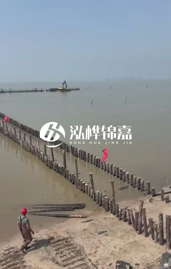 江蘇打松木樁專業(yè)施工隊-打圓木樁多少錢一米合適?