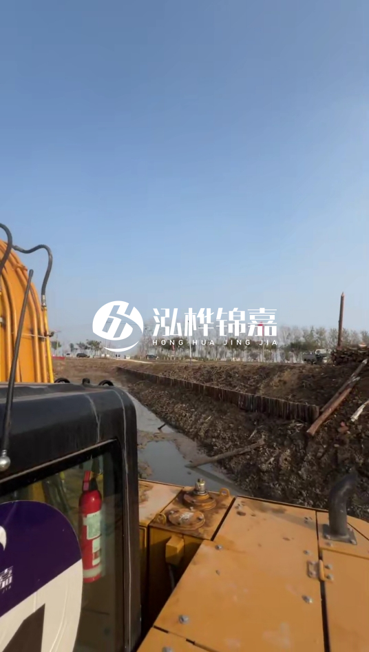 三門峽挖機(jī)打木樁專業(yè)施工-松木樁打樁木價格含運(yùn)輸成本嗎?