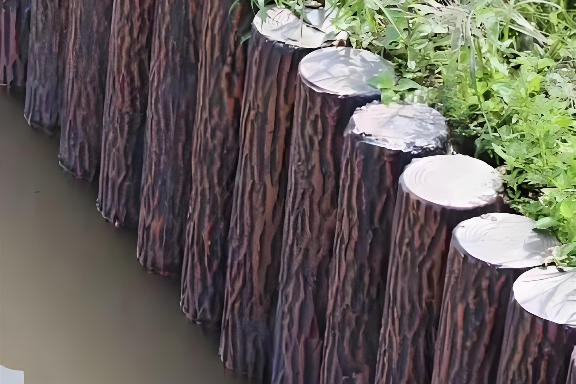 水泥樁批發廠家泓樺錦嘉-水泥仿木樁的顏色會褪色嗎？