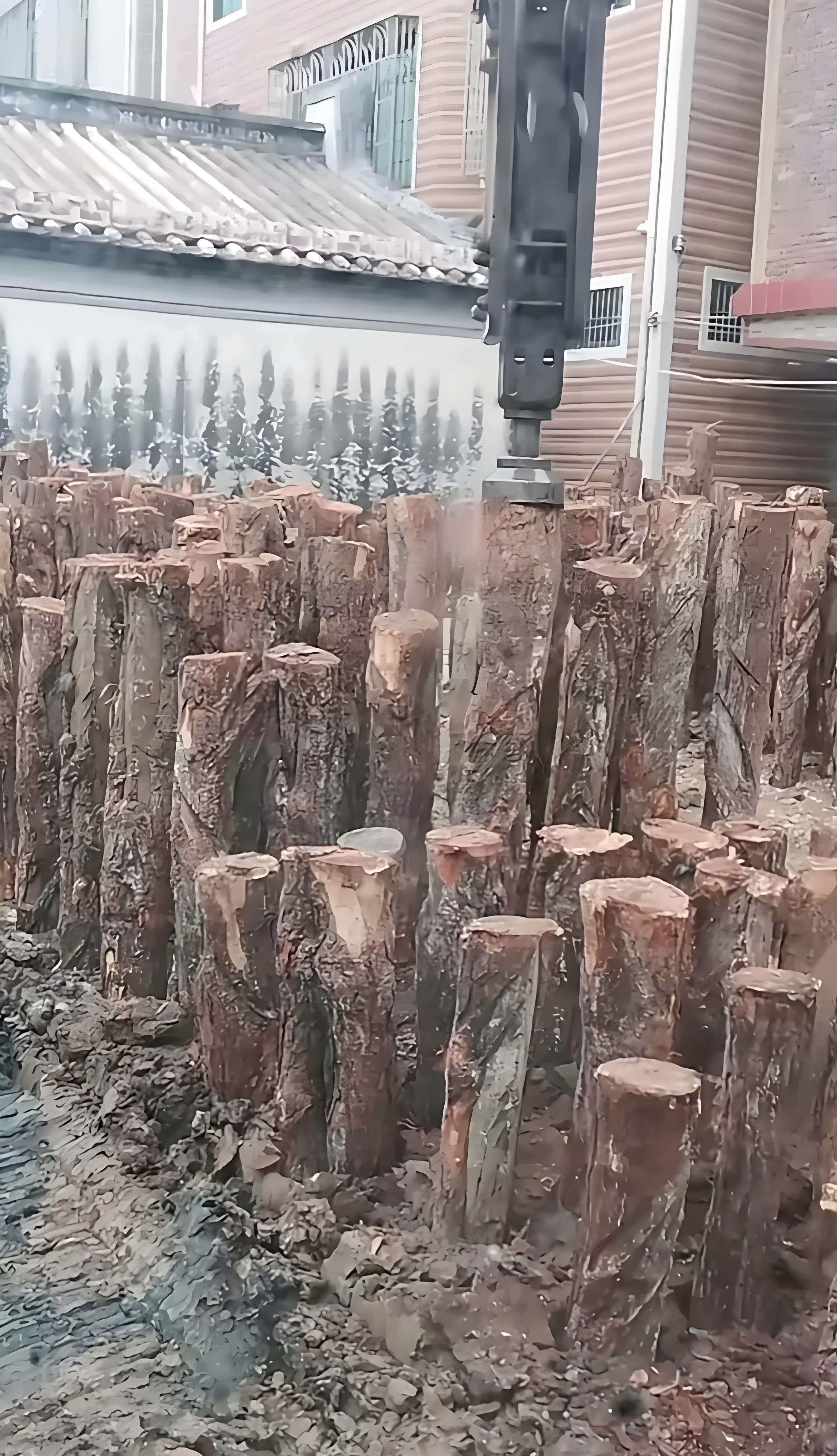 松木樁廠家泓樺錦嘉 - 河道駁岸樁和混凝土駁岸哪個更劃算？